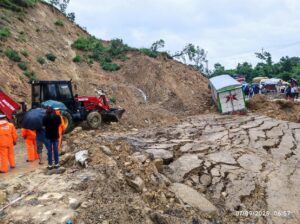 बाढीपहिरोले प्रमुख दश राजमार्ग पूर्ण रूपमा अवरुद्ध