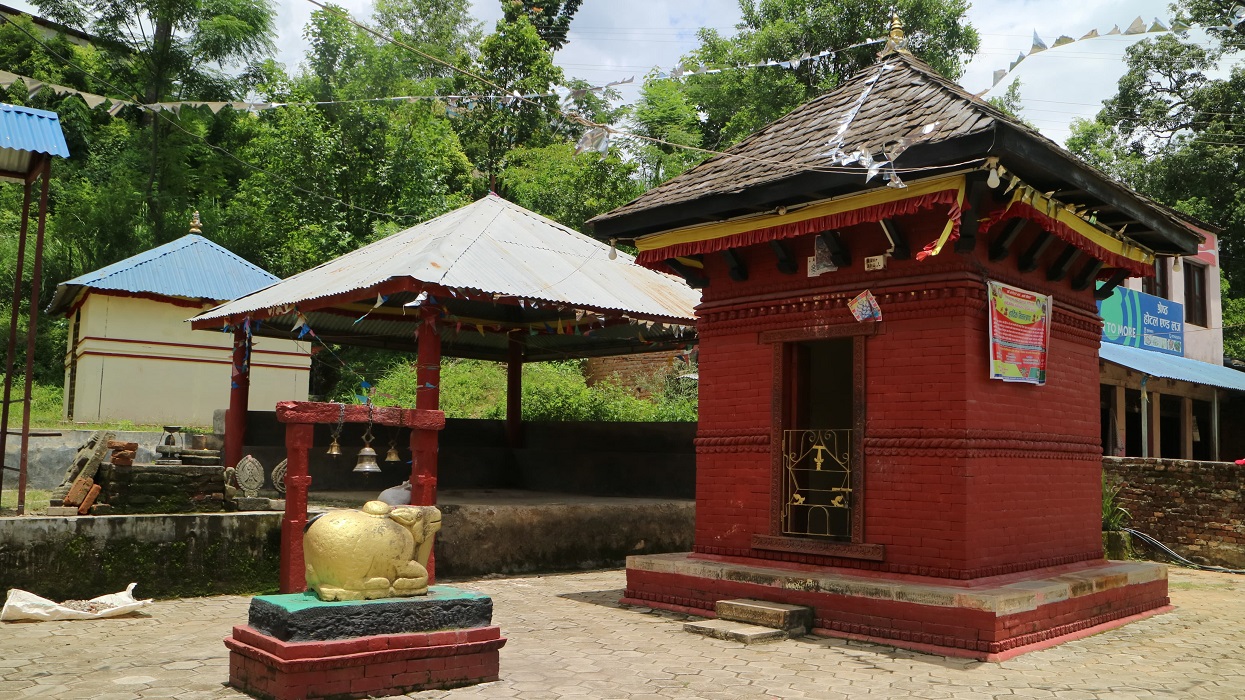 पुनर्निर्माण गरिँदै ऐतिहासिक बरेटार शिवमन्दिर