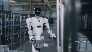 चिनियाँ अटो प्लान्टहरूमा अल्फाबोट २ रोबोटहरूको सहकार्य