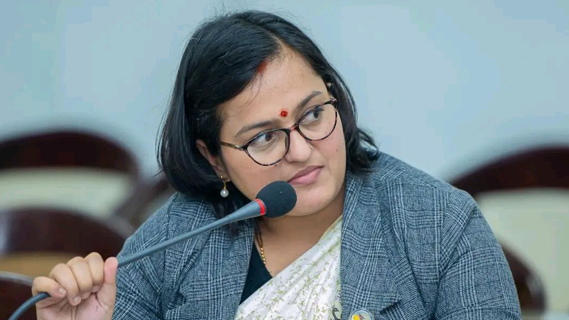 रास्वपा सांसद रञ्जु दर्शनाले मागिन् सुकुम्बासीसंग माफि